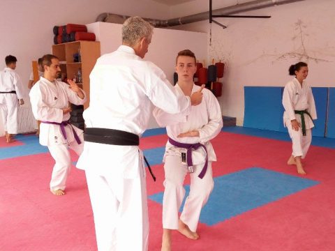 A karate az életre nevel