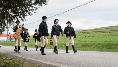 Az erdélyi fiatalok fele elmenne