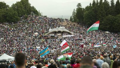 Istenanya tekintetének az ajándéka