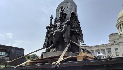 Baphomet bálványt emeltek Arkansas főterén