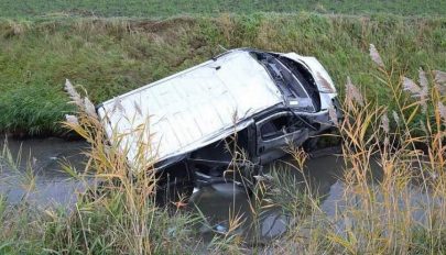 Román munkásokat szállító kisbusz balesetezett Németországban