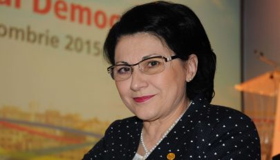 Aláírta Johannis Ecaterina Andronescu tanügyminiszteri kinevezését