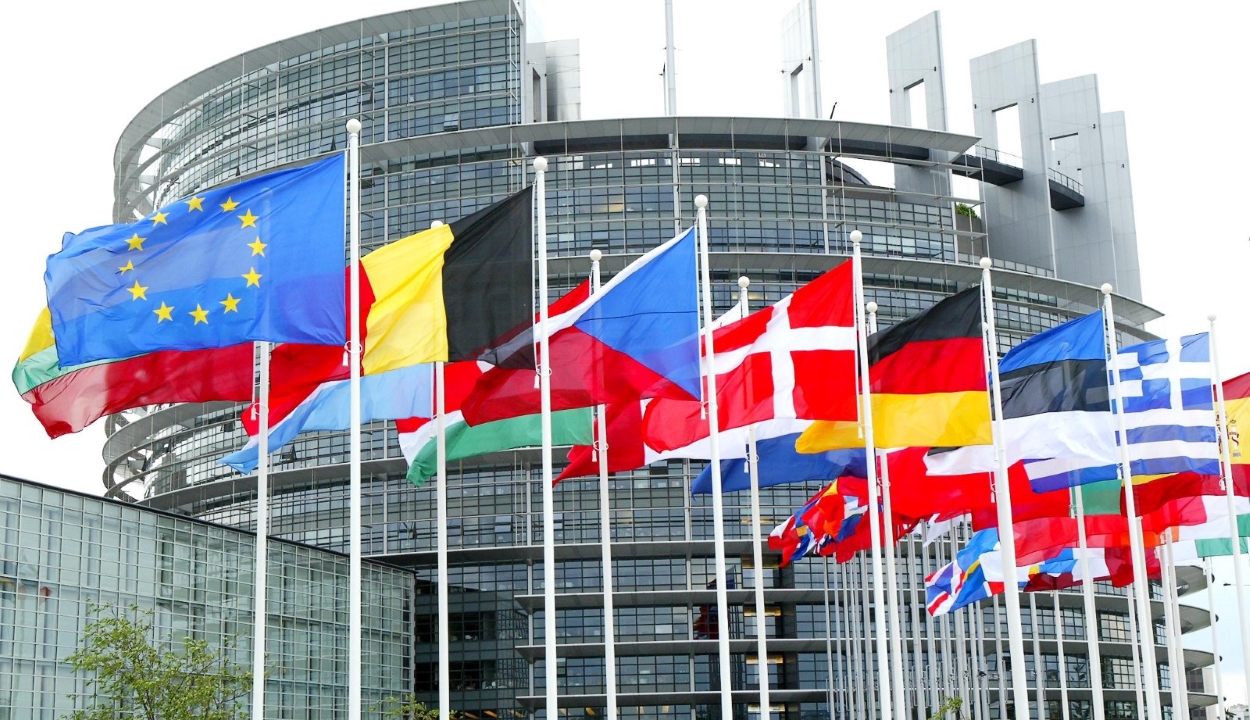 EP-választás: stabil európai néppárti előnyt jeleznek a közvélemény-kutatások