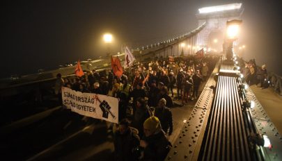 Csütörtök este is tüntettek Budapesten