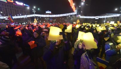 Kormányellenes tüntetés volt a nemzeti ünnepen Bukarestben és Kolozsváron