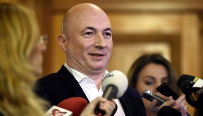 Codrin Ştefănescu: Johannis egész egyszerűen kéri a felfüggesztését