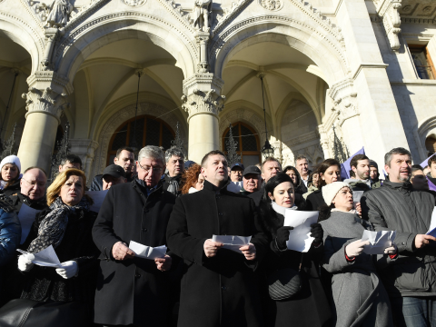 Közös ellenállás mellett tettek fogadalmat a magyarországi ellenzéki képviselők