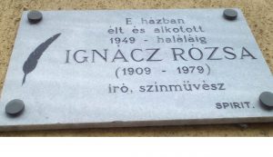 Az írónő Budapesten van eltemetve, ahol közúti balesetben hunyt el