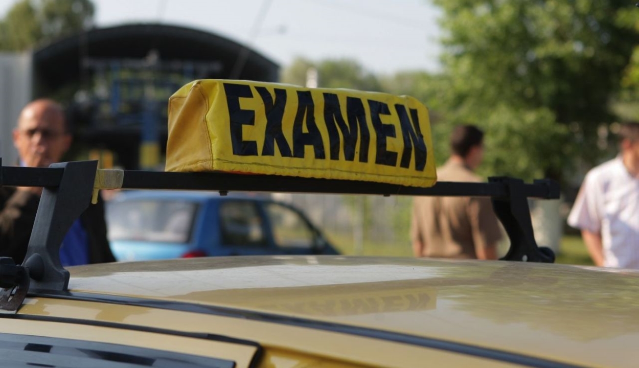 Halomra buknak a romániaiak a sofőrvizsgán