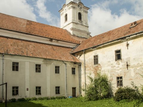 Kezdődik a rendház felújítása