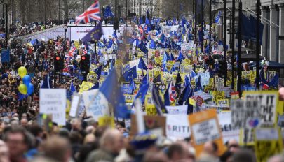 Brexit: több százezren tüntettek Londonban az újabb népszavazásért