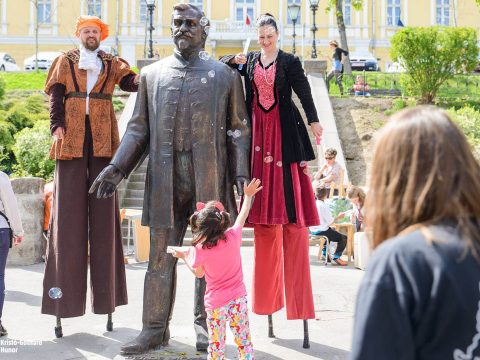 Gyermekváros a Kerek-erdőben