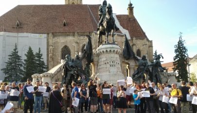 Mintegy háromszázan vettek részt Kolozsváron egy román-magyar szolidaritási tüntetésen