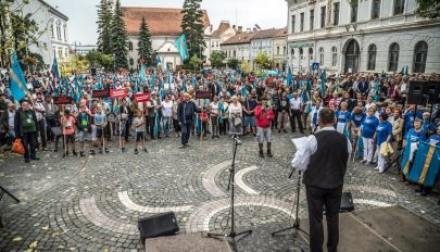 Úzvölgyi katonatemető: a jogtiprások ellen tüntettek Székelyudvarhelyen