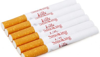 Minden egyes szál cigarettára tennének figyelmeztetést