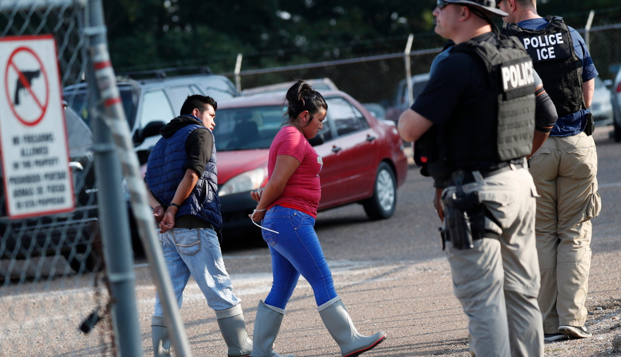 Több száz illegális bevándorlót tartóztattak le az Egyesült Államokban