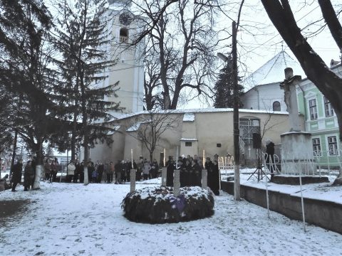 Advent városaink főterein