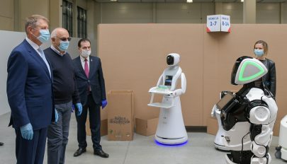 „Minden rendben lesz” – mondta egy robot Johannisnak