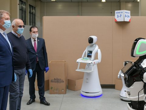 „Minden rendben lesz” – mondta egy robot Johannisnak