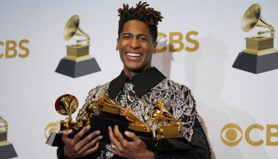 Grammy-díj: Jon Batiste-é lett az év albuma