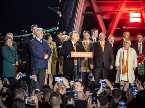 Orbán: hatalmas győzelmet arattunk