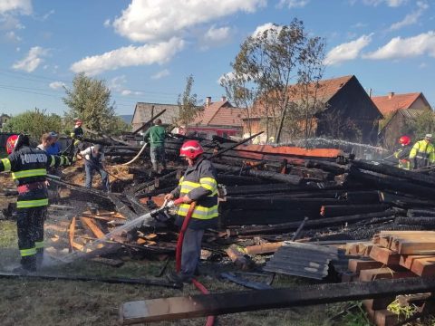 Tűzvész pusztított Gyergyóalfaluban, csaknem 250-en dolgoztak a lángok eloltásán