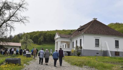 Rácsodálkozni arra, ami a mienk