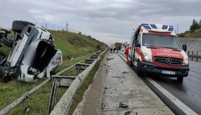 Magyar mentőautó személyzete nyújtott elsősegélyt az észak-erdélyi autópályán