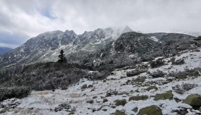 Lehullott az első hó a Retyezátban