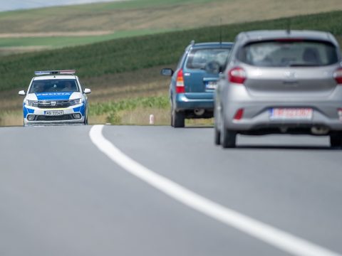 Alkohol és kokain hatása alatt vezetett