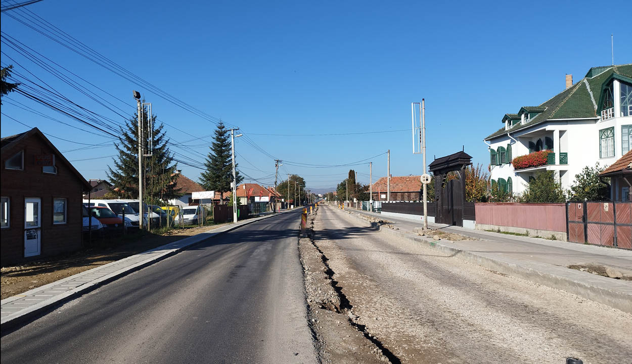 Más cég újítja fel a vasúti átjárót