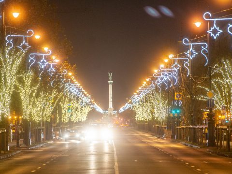 Idén nem lesz karácsonyi díszkivilágítás Budapesten