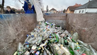 Rekordmennyiségű üveg gyűlt