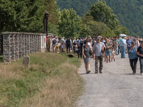 Történelmi emléktúra a Magyaros-tetőre