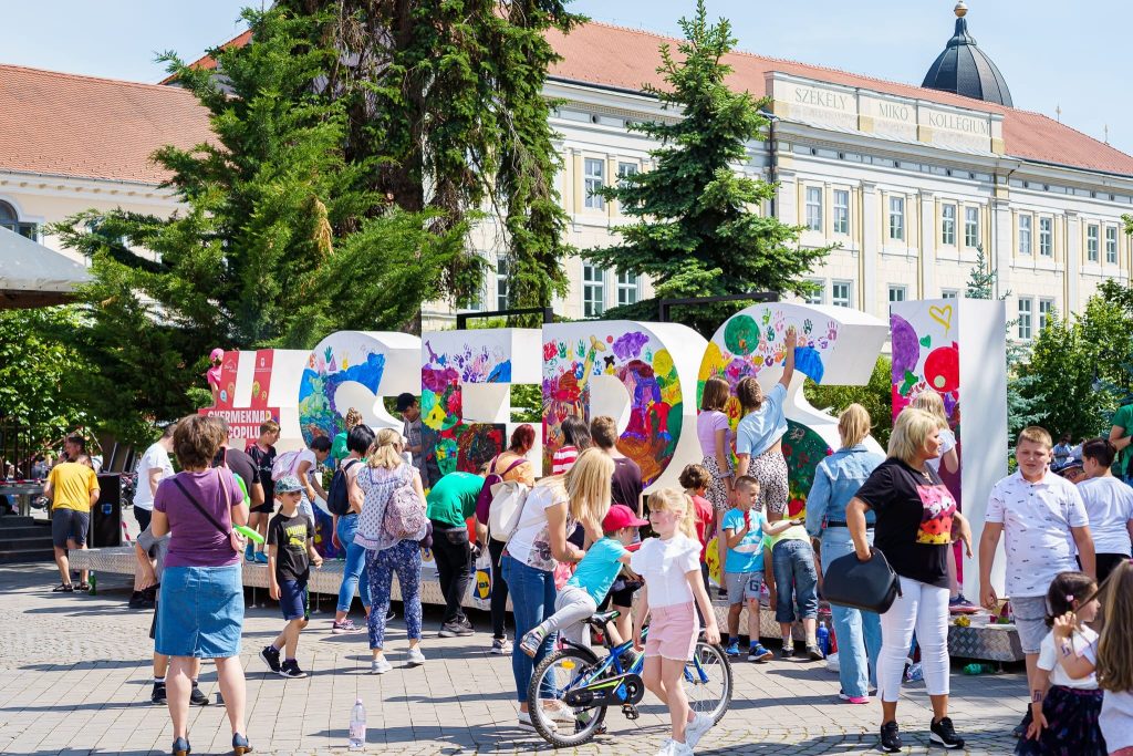 Mindig nagy érdeklődés övezi a sepsiszentgyörgyi gyerekek ünnepét. Fotó: Kristó-Gothárd Hunor