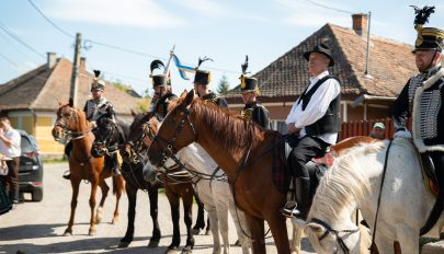 Huszártoborzót tartanak az Olt menti falvakban