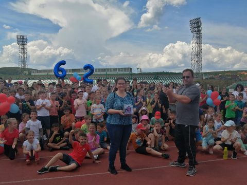 Sérült társukért fogtak össze az egyik sepsiszentgyörgyi általános iskola diákjai és tanárai