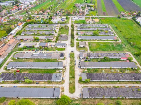 Saját cégre bízza az önkormányzat a tyúkfarm bontását Sepsiszentgyörgyön