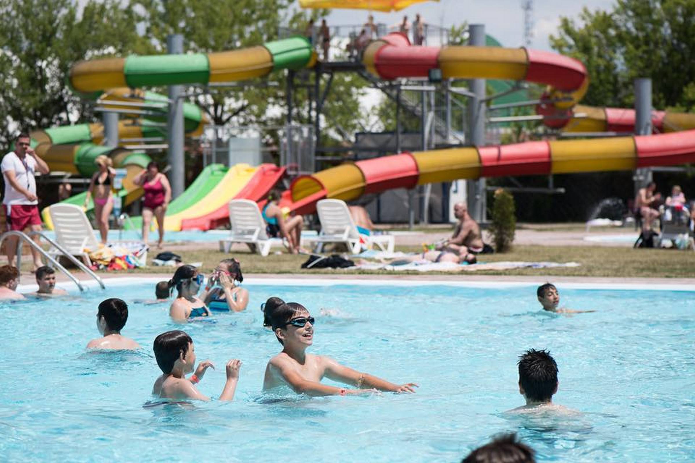 A csúszdák hiányát és zsebüket is fájlalják a sepsiszentgyörgyi strandolók