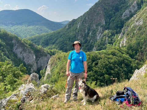 A valódi Háromszéket mutatja be a turistáknak, de képzeletében egy mesés birodalom él