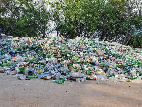 A szelektív hulladékba mehet a befőttesüveg, de síküveget tilos odatenni