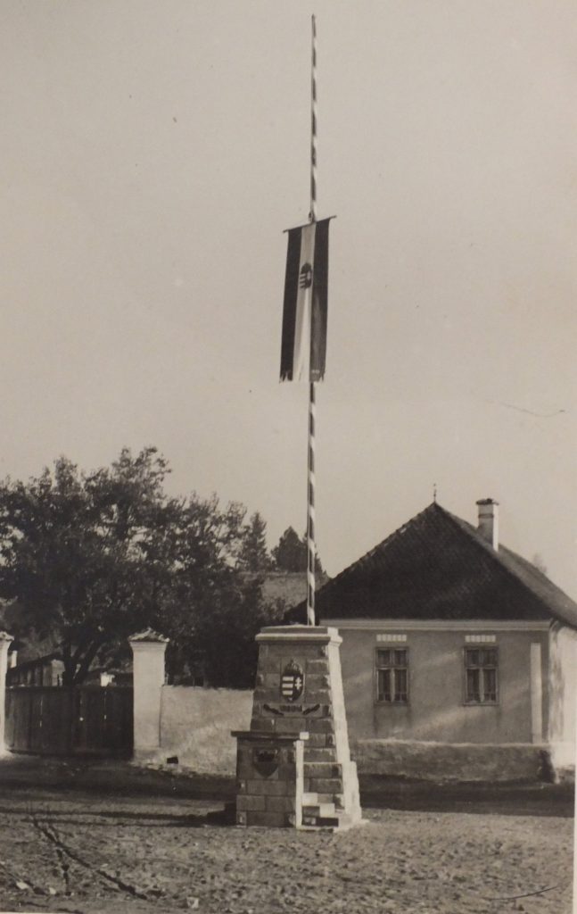 A bodoki országzászló. Fotó: Ledán Sándor gyűjteményéből