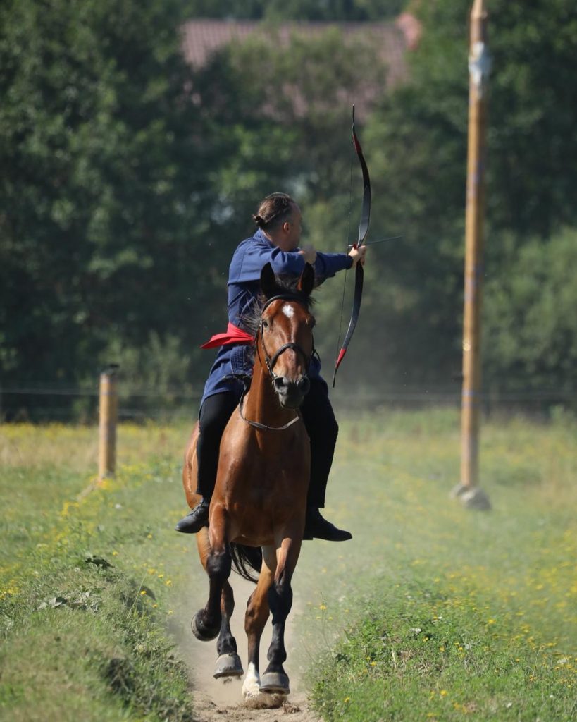 Versengés a csibai pályán. Fotó: Szekler Cavalry/Facebook