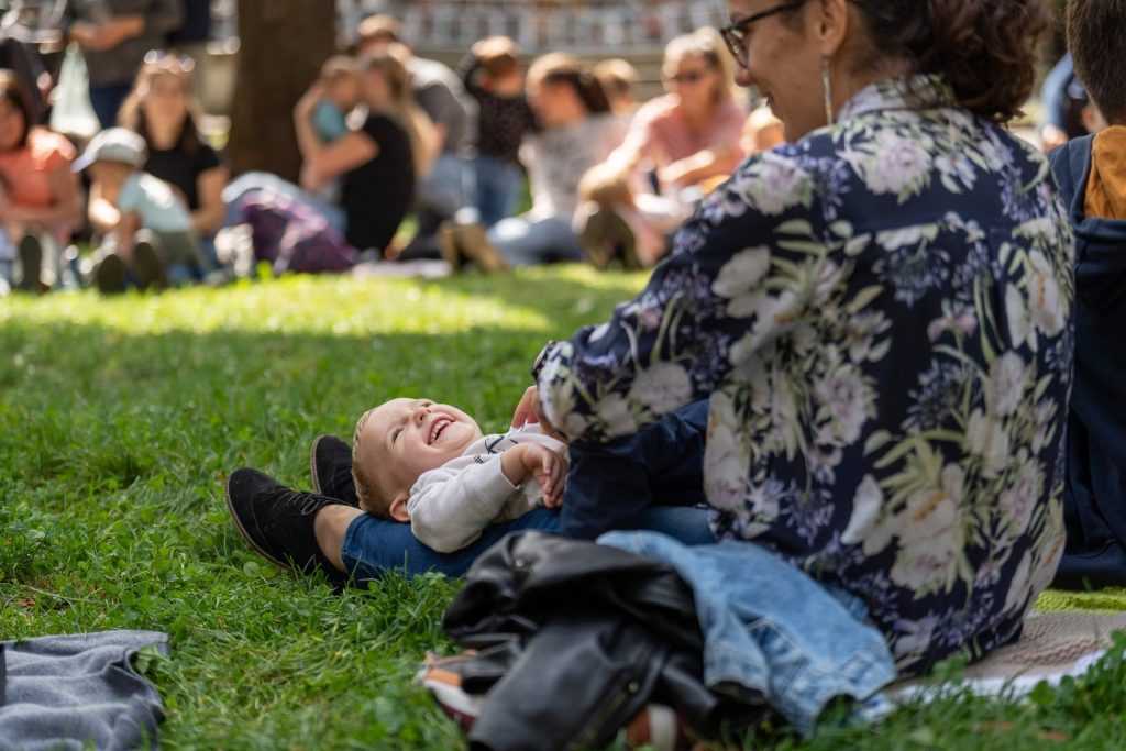 A legkisebbektől a legérettebbekig mindenki bekapcsolódhat valamely közösségi programba a Com'ON keretében. Fotó: Sepsiszentgyörgy Önkormányzata/Facebook