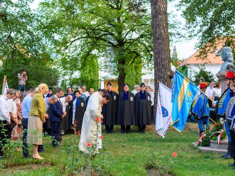 Puszta létünkkel, munkánkkal Szent István álmát valósítjuk meg