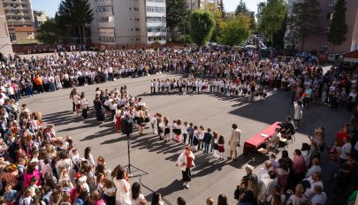 Vadonatúj bútorok, okostáblák a diákoknak, kihívások az iskolaigazgatóknak – nemcsak a Váradiban