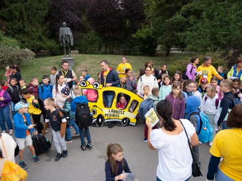 Vidáman, biztonságban menetel tovább a Lábbusz