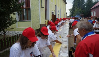 Torján ismét 60 méteres túrós puliszkát készítenek