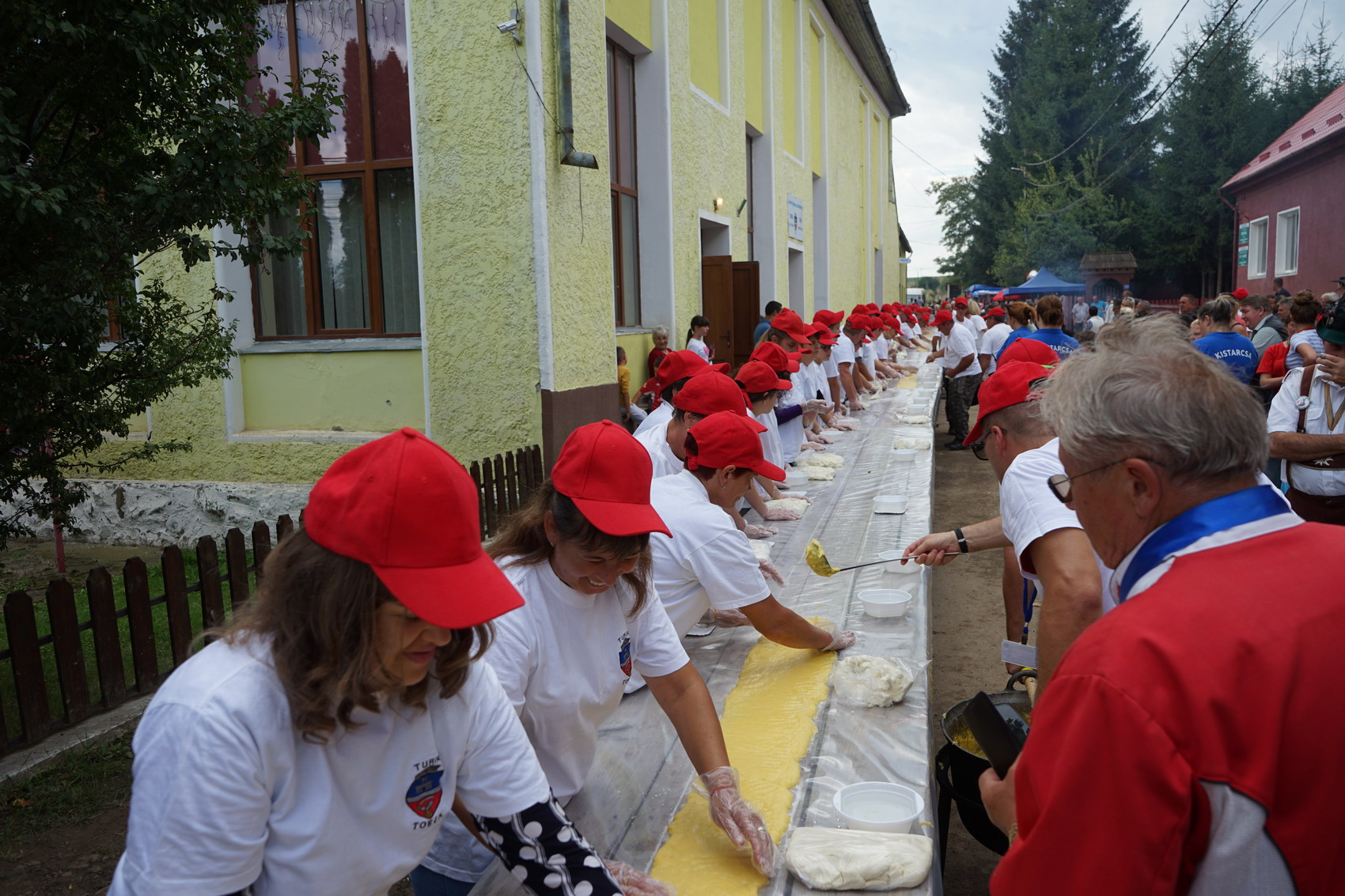 Torján ismét 60 méteres túrós puliszkát készítenek