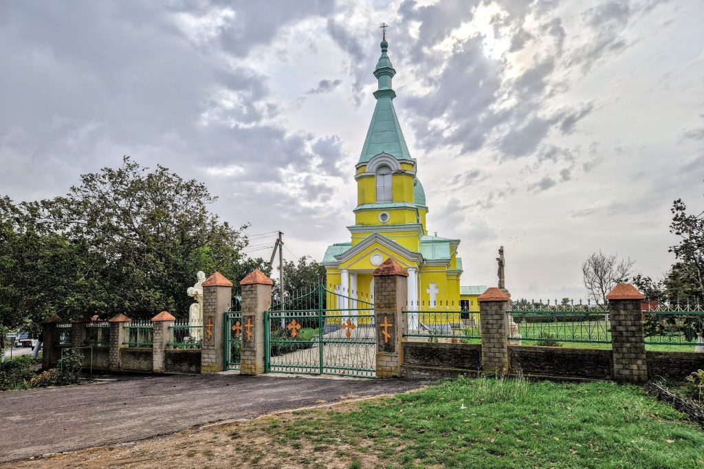 Ilyen cifra templommal rengeteggel találkozhatunk Moldovában. Fotó: Kocsis Károly